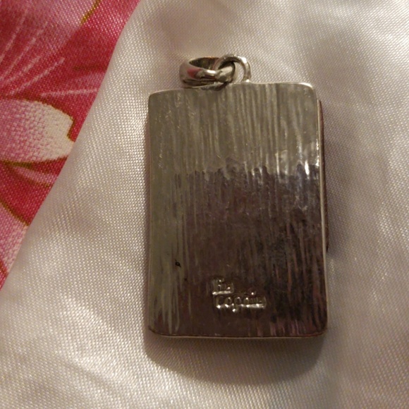 Pendent - Picture 2 of 3